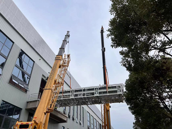 大型精密设备吊装案例